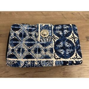 Vera Bradley Iconic RFID Turnlock Wallet, Signature Cotton Island Tile Blue - Re